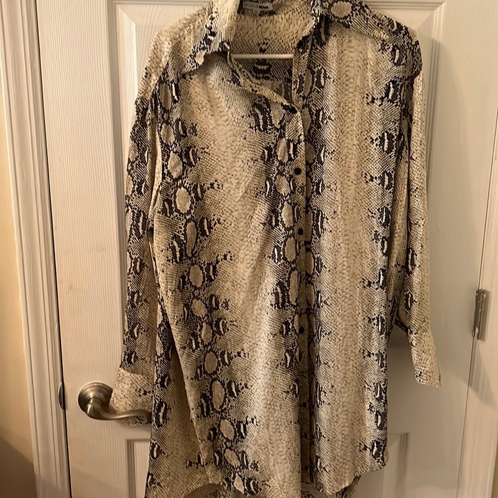 Never worn snakeskin blouse dress with matching belt to make it form fitting